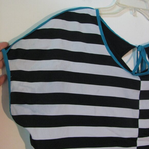 * 2/$15 Lauren Conrad Top Small Black White Stripes Lightweight Crop Excellent - Picture 5 of 7